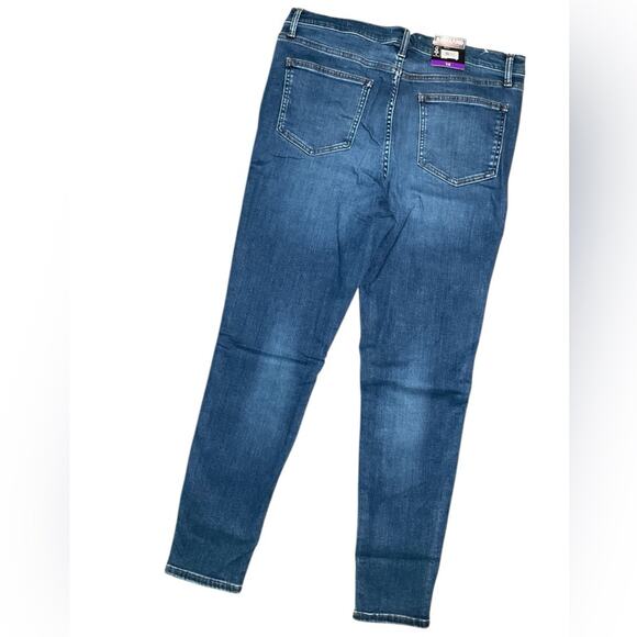 Kirkland Signature Women's Jeans Stretch 2 PAIRS Light & Blue Size 14 NWT - Picture 5 of 14